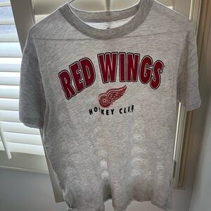 Women’s size M Detroit Red wings tshirt.